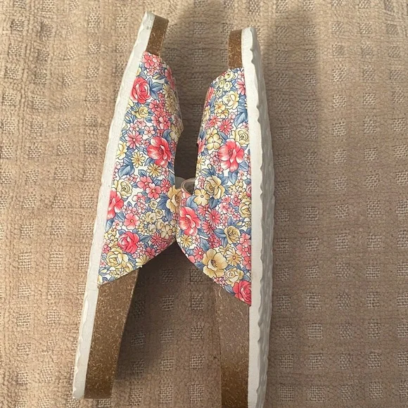 UNIONBAY Floral Double-Buckle Slide Sandals - Blue, Red, Yellow - Picture 4 of 4